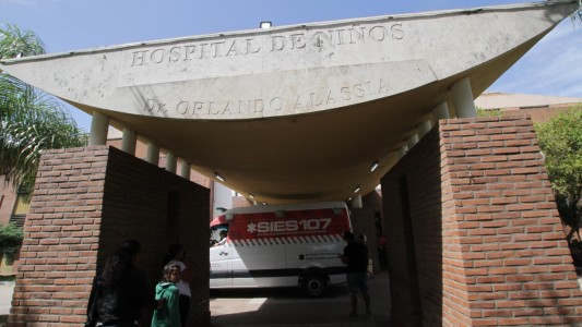 El menor que ingirió soda cáustica continúa en grave estado