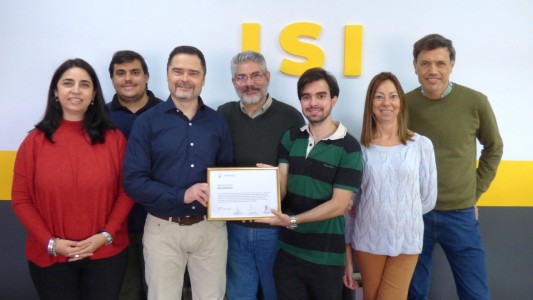 Desarrollan un sistema para que personas con discapacidad visual accedan al mundo de la programación