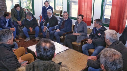 Incendios en el sur provincial: Gonnet se reunió con intendentes y presidentes comunales