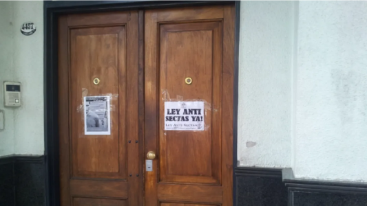 Villa Crespo: allanaron a una secta que tenía USD400 mil