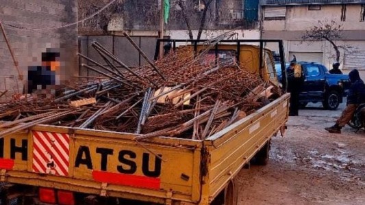 Siete personas fueron detenidas por robar en una obra en construcción