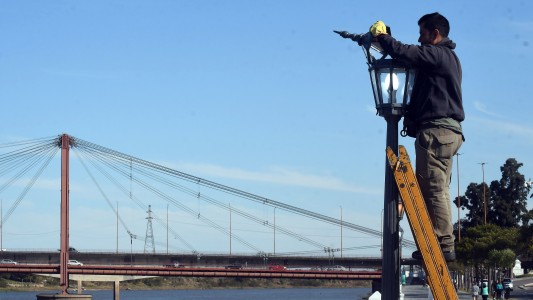 Avanza el plan de iluminación en la Costanera Oeste de la ciudad