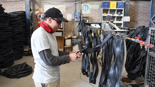 Jaton visitó la firma Caucho Santa Fe