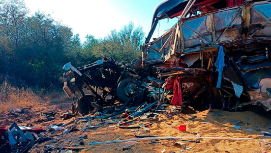 Seis muertos tras un choque entre colectivo y camión en Santiago del Estero