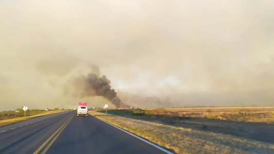 Un drama que no se detiene: los incendios desde adentro en la ruta de Rosario a Victoria