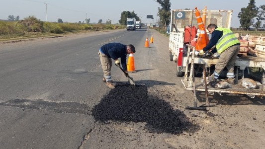 Vialidad Nacional realiza trabajos de bacheo en la RN 11 entre Candioti y Nelson