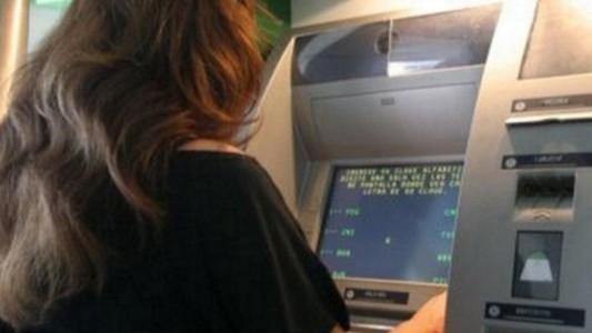 Vecinos de Barrio El Pozo aseguran que cuentan con un cajero para 16 mil personas