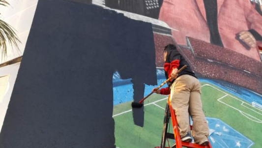 Tras la foto de Marcos Camino con Lerche, Colón tapa el mural de Los Palmeras