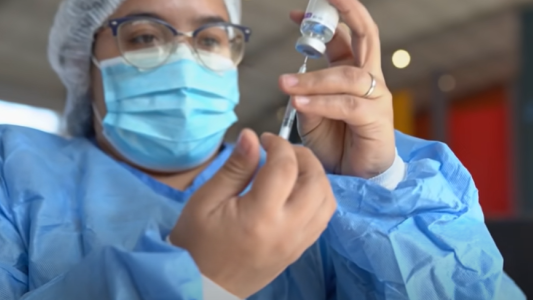 Arranca la semana con vacunación libre contra el covid en la ciudad