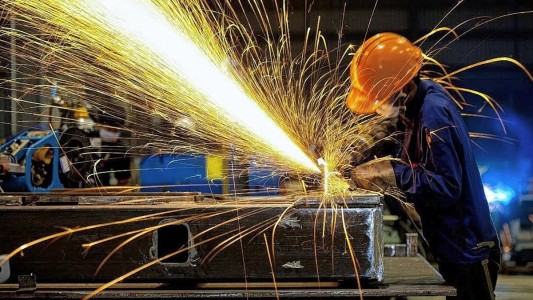 Advierten que en julio se desaceleró el crecimiento de la actividad industrial