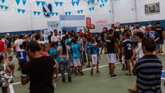 Fabiola Yañez pone en marcha un programa de apoyo a más de 400 clubes de barrio