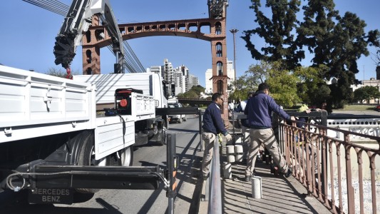 Refuerzan el sistema lumínico del Puente Colgante