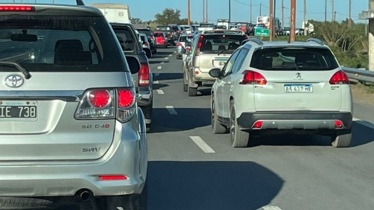 Caos vehicular en la 168 por un accidente de tránsito entre dos camionetas
