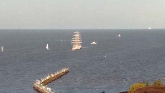 Luego de un conflicto gremial la Fragata Libertad llegó al Puerto de Buenos Aires