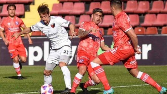 Lunes negro para Colón: sin público, cayó por goleada frente a Argentinos