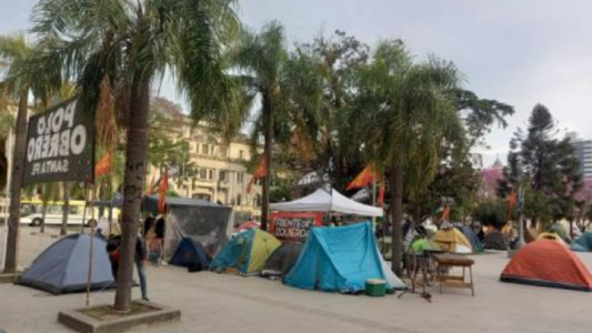 Agrupaciones sociales acampan en plaza de Mayo