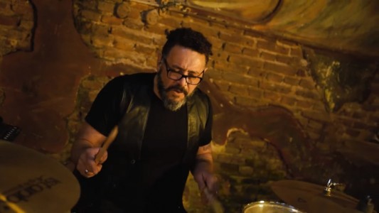 Bin Valencia, el exbaterista de Almafuerte, murió en pleno concierto