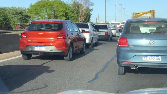 Dos choques provocan un caos en el ingreso por la ruta 168