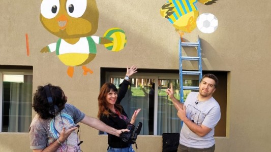 ¿Cómo es ser pintor con daltonismo? Te presentamos a Lucho Cartoon