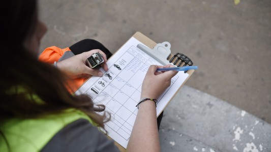 Realizan un monitoreo peatonal y del tránsito en el microcentro de la ciudad