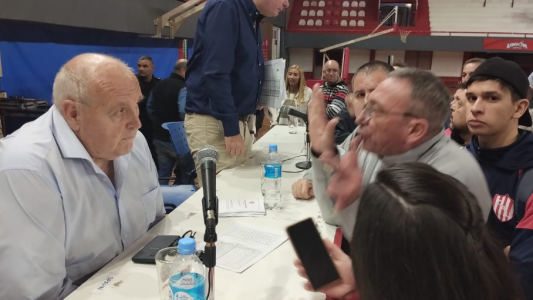 Spahn: "Un grupo importante de gente vino dispuesta a no aprobar nada y a insultar"