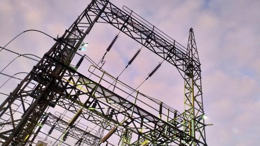 Advierten que por la inflación y la crisis energética las empresas se alejan de la meta de emisión cero para el 2050