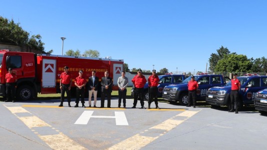 Una nueva autobomba y 4 móviles para los bomberos zapadores