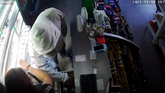 Armado con una cuchilla entró a un drugstore y robó cigarrillos y dinero en efectivo