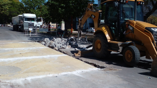 A partir de las 10, interrumpen el tránsito en Boulevard al 900 por obras de ASSA