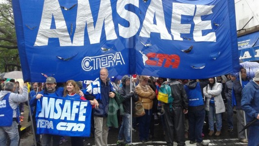 Esta semana vuelven las paritarias con gremios docentes y estatales