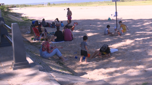 La ciudad sigue bajo una intensa ola de calor y el alivio podría llegar el jueves