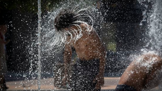 La ciudad sigue en alerta naranja por las altas temperaturas
