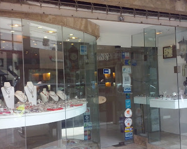 Luego de maniatar a los dueños robaron en una joyería a metros de la peatonal