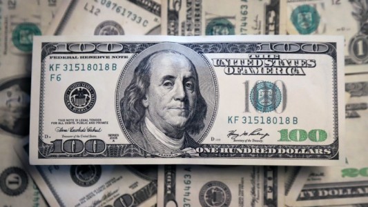 El dólar blue inició la semana en alza