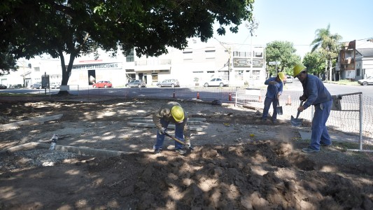 Comenzaron las obras municipales para modernizar la Plaza de las Banderas