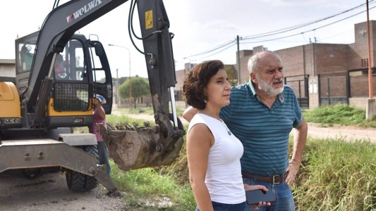 La Municipalidad avanza con la limpieza anual de canales a cielo abierto