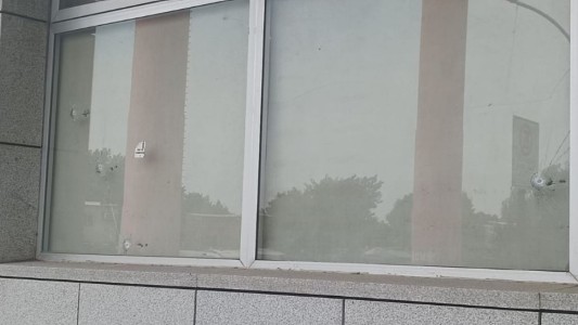 Rosario: balearon un centro de salud, dejaron un mensaje mafioso y el intendente Pablo Javkin suspendió su presencia en un acto