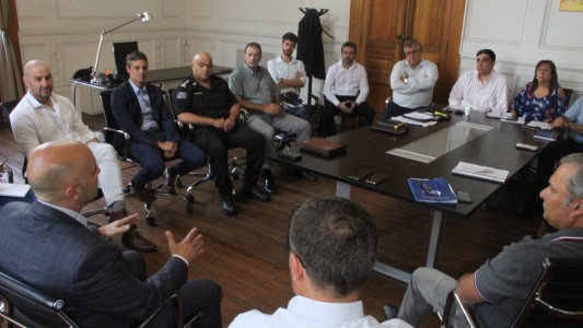 Brilloni arma su gabinete y encabezó el primer encuentro en Rosario