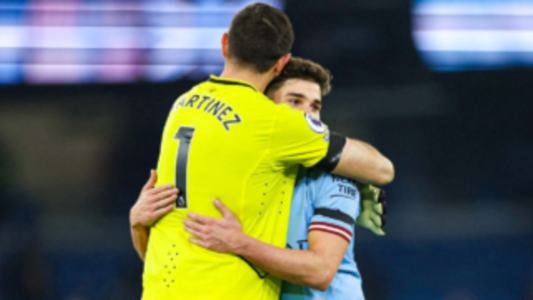 El Manchester City de Julián Álvarez superó al Aston Villa del "Dibu" Martínez