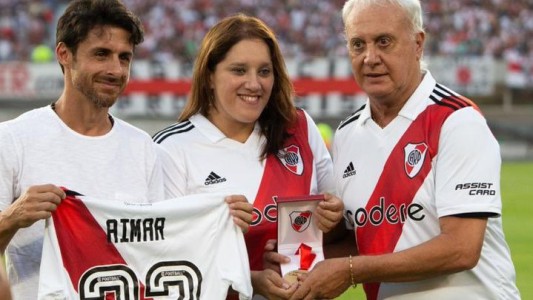 Emotivo homenaje a Leopoldo Jacinto Luque durante el reconocimiento a los campeones del mundo