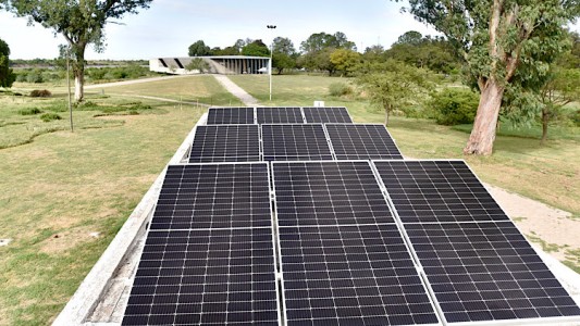 Con paneles solares, buscan que el Parque de la Constitución sea “sustentable”