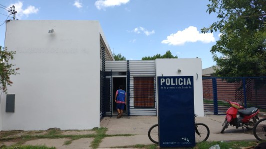 Refuncionalización de la comisaria 27 de Barrio Esmeralda y entrega de 42 motos para la policía