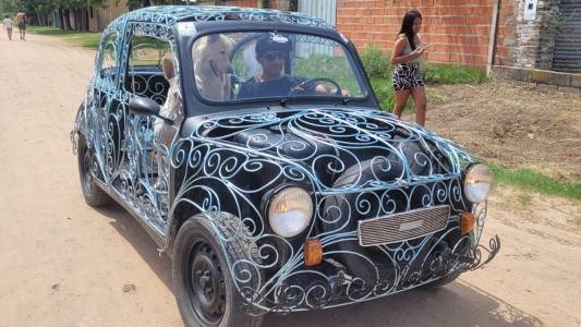 Es corondino y en 12 días transformó un Fiat 600 en una obra de arte