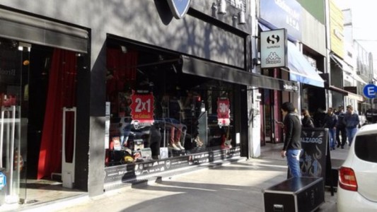 Buenos Aires: Ante la escalada de inflación, algunos negocios ponen precios en dólares