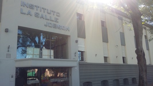 Video: Desalojaron el Jardín de La Salle por la explosión e incendio de cables