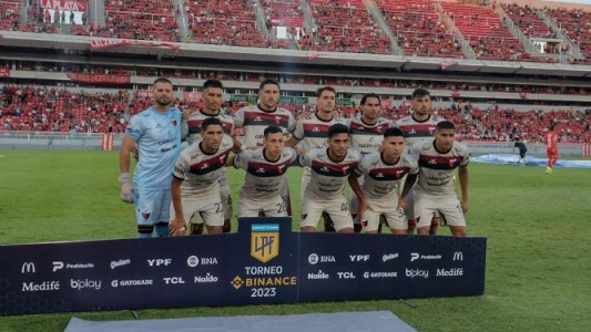 Increíble: Colón se metió un gol con la mano y terminó empatando con Independiente