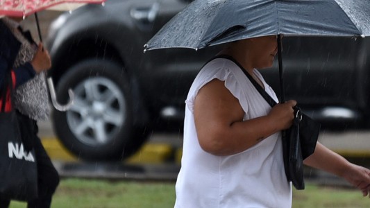 Llueve en la ciudad y ya se superaron los 35 mm de agua caída