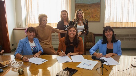 El Gobierno de Santa Fe firmó un convenio con la Red de Mujeres para la Justicia