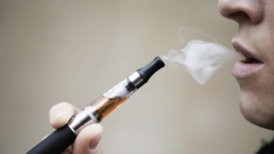 Cigarrillos electrónicos: prohibieron la venta de "Productos de Tabaco Calentado"