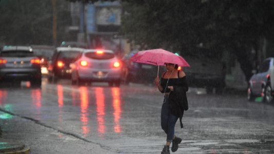 Marzo se despide con lluvias y alerta por tormentas en la ciudad